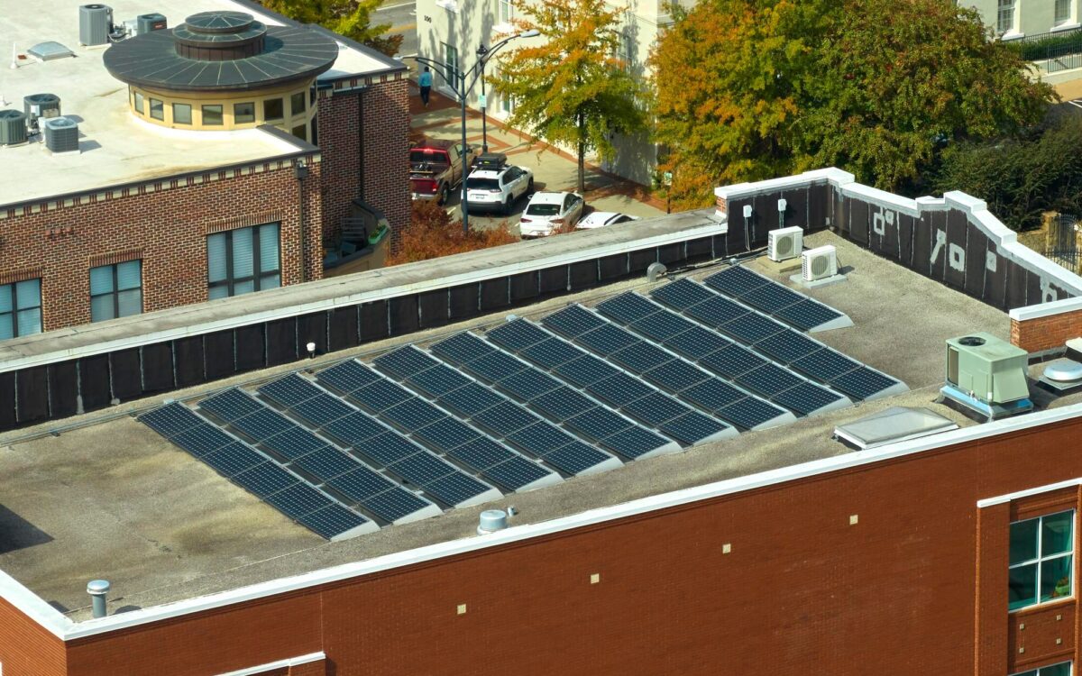 Microinvertoare sau invertor clasic: ce variantă este mai potrivită