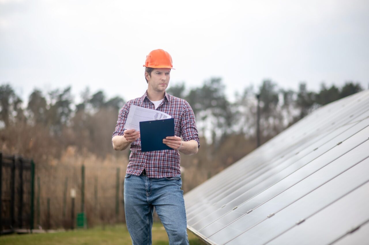 Ce trebuie să conțină o ofertă completă pentru panouri fotovoltaice