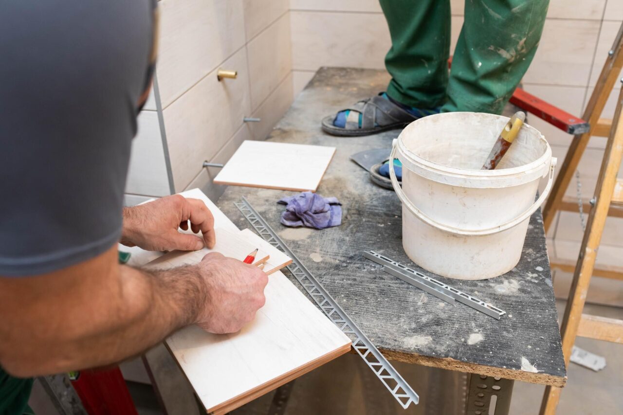 Cum calculezi necesarul de faianță pentru o baie