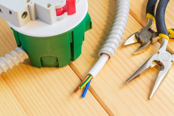 Proiectarea instalațiilor electrice: 5 reguli de bază pentru o casă sigură