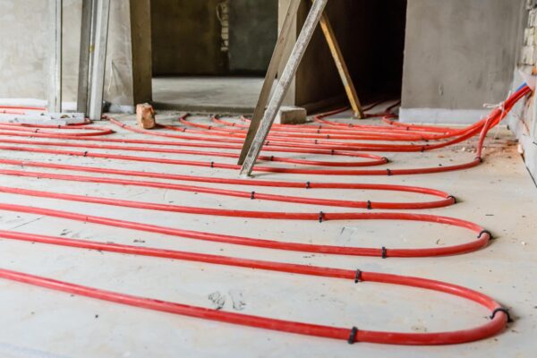 Sisteme de încălzire în construcția casei: radiatoare versus pardoseală radiantă